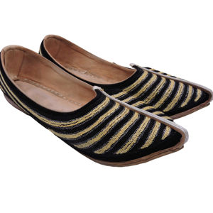 Shahi ethnique élégance mojari est un style luxueux et royal de chaussures traditionnelles qui s'inspire du moghol - Product Image 1