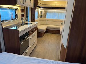 Autocaravana de Lujo Compacta con Diseño Europeo Contemporáneo para Viajes, Campamentos y Aventuras. Compre Remolques de Viaje Usados en Buen Estado - Product Image 5