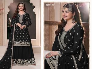 Traje Sharara de diseñador tradicional indio para mujer para Bodas de verano, trabajo de secuencia bordada para funciones de fiesta de boda indio - Product Image 5