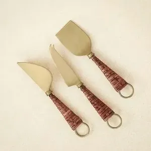 Cuchillo de queso de diseño antiguo hecho a mano con tenedor, mango grabado de madera, cuchara de boda, proveedor de confianza, diseño tallado a mano - Product Image 2