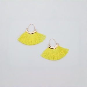 Orecchini Pendenti con Nappine Gialle, a Forma di Ventaglio, Tono Oro, per Donne - Product Image 2