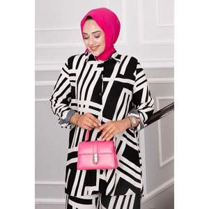 Ensemble hijab rayé en viscose 2 pièces noir pour femmes, Turquie - Product Image 4