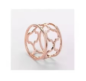 Rond de serviette de designer le plus populaire finition peinte en or pour la décoration intérieure des hôtels et des restaurants. - Product Image 6