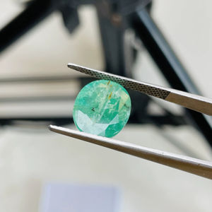 Esmeralda Natural de Zambia, Corte Ovalado, 4.75 Quilates, Piedra Preciosa de Buena Calidad, Lustre, Color Verde Bonito, Pulido Perfecto para Cualquier Joyería - Product Image 3
