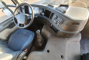 Camión Vol-vo FM 400 8X4 de 2010 con Motor de 451-500hp y Capacidad de Carga de 31-40T - Product Image 4