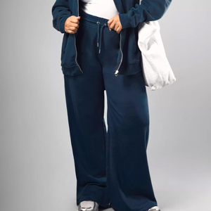 OEM Logo personnalisé Pantalon de survêtement décontracté pour femmes Costume de jogging vierge court et utilisation pour la saison d'hiver Ensemble deux pièces Pantalon de survêtement pour femmes - Product Image 1