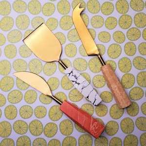 Ensemble de spatules à fromage de mariage de 3 en acier inoxydable au design élégant, parfaites pour les événements à la maison et les accessoires de cuisine - Product Image 4