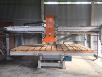 Machine à scier à pont OEM ODM avec table inclinable hydraulique pour la découpe du granit, du marbre et du quartz