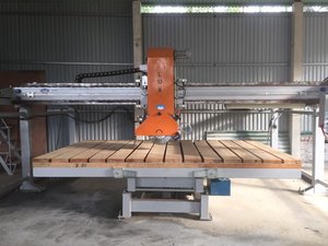 Machine à scier à pont OEM ODM avec table inclinable hydraulique pour la découpe du granit, du marbre et du quartz - Product Image 6