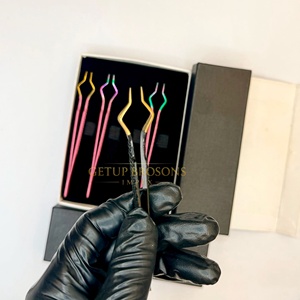 Pince à épiler courbée de haute qualité pour extensions de cils, avec pointe dorée et poignée diamantée, pour isolation et application de poudre rose, instrument de beauté - Product Image 1