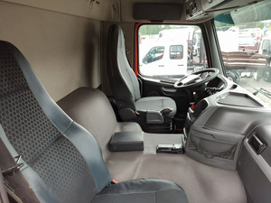 Camión Plataforma Elevadora Telescópica VOLVO FMX 460 Rojo Usado 2019 para Trabajos Aéreos en Altura y Mantenimiento de Infraestructuras - Product Image 5
