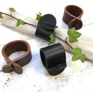 Servilleteros de cuero artesanal con estilo hecho a mano para cenas elegantes y cenas familiares de inspiración rústica - Product Image 4