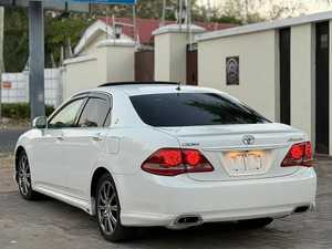 Toyota Crown Athlete 2009 en bon état, boîte de vitesses manuelle/automatique, moteur turbo, R15/R20, cuir clair, conduite à gauche, japonais - Product Image 4