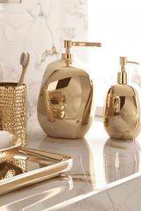 Ensemble de salle de bain en laiton, style minimaliste, accessoires conçus pour une salle de bain moderne et propre - Product Image 4