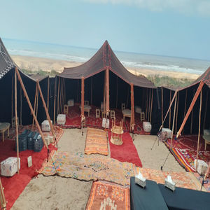 Tentes en poils de chèvre du Sahara, abris nomades traditionnels du désert, adaptés au climat, à la culture et à la vie durable en Afrique du Nord - Product Image 3