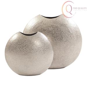 Jarrón Decorativo Moderno de Metal para Mesa, con Líneas Limpias y Acabado Elegante, Perfecto para Temas Interiores Contemporáneos - Product Image 6