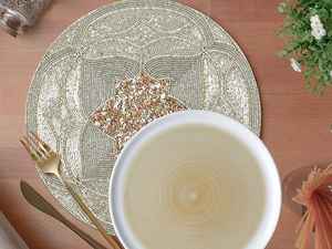 Posavasos de mesa de cristal redondo elegante y elegante, muebles clásicos para el hogar con alfombrillas y almohadillas con cuentas verdes - Product Image 3