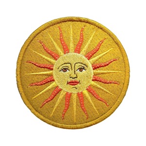 Parches y Emblemas Bordados con Logotipo Personalizado de Alta Calidad, Parches de Tela para Coser o Planchar, Servicio OEM a Precio de Fábrica - Product Image 4