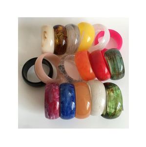 Exclusivos Brazaletes de Resina Hechos a Mano e Impermeables para Mujer, Joyería de Moda Personalizable de Primera Calidad para Regalos de Negocios y Boutiques - Product Image 3