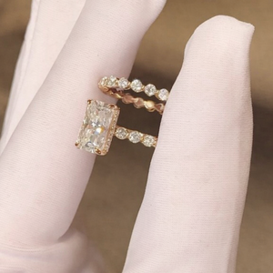 Ensemble de mariage Tishya Diamond 5.16 TCW avec bague de fiançailles en moissanite taille radiant et sertissage pavé, or jaune massif 14 carats, design tendance - Product Image 5