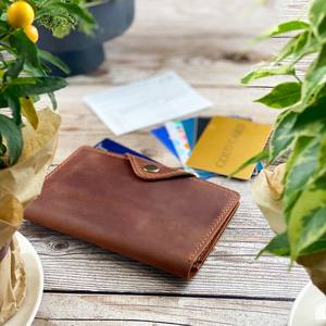 Funda para pasaporte clásica de cuero hecha a mano con diseño elegante y costuras de primera calidad - Product Image 4