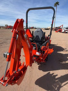 Très pratique : Chargeuse-pelleteuse compacte Kubota BX23S 23 CV 4x4, 2 vitesses, garantie 4 ans, faible consommation de carburant - Product Image 4