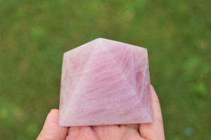 Pyramide en quartz rose naturel, pierre de guérison en cristal poli, pierre précieuse, décoration, méditation, Feng Shui, décoration spirituelle pour la maison, cadeau - Product Image 4