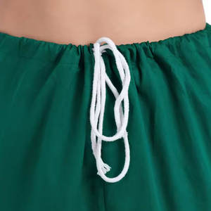 Ensemble de gommages médicaux unisexes sur mesure en tissu doux léger avec poches pour les professionnels de la santé, des hôpitaux et des soins infirmiers - Product Image 5