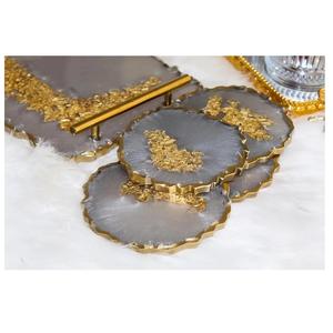 Bandeja de servicio de madera de acacia de alta calidad y resina epoxi de diseño moderno hecha a mano con mango de metal - Product Image 3