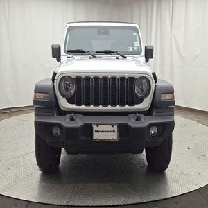 JEEP WRANGLER Sport S 4 portes 4x4 SUV 2024 d'occasion, faible kilométrage, finition blanc brillant - Product Image 1