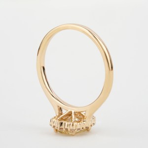 Oro amarillo 1.30ctw Radiante y corte redondo Anillo de diamante cultivado en laboratorio amarillo Ajuste de Punta Vs Diamantes de laboratorio Anillo de compromiso Regalo - Product Image 3