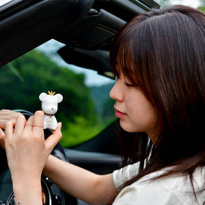 Purificador de Aire para Coche con Diseño Moderno de Oso Adorable, Plástico Sólido, Fragancias de Fresia, Rosa, Lavanda y Colonia, Diseño de Dibujos Animados Lindo - Product Image 2