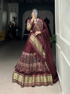 Hermoso Lehenga choli Con Impresión Digital Con Lagadi Patta - Product Image 3