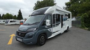 Autocaravana Todoterreno 4X4, Remolque de Caravana con Nevera, Casa Móvil para Viajes por Carretera en Venta - Product Image 3