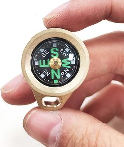 Boussole de poche compacte classique en cuivre |   Petit outil d'orientation EDC en forme de cercle pour la randonnée, le camping, la survie et les aventures en plein air - Product Image 2