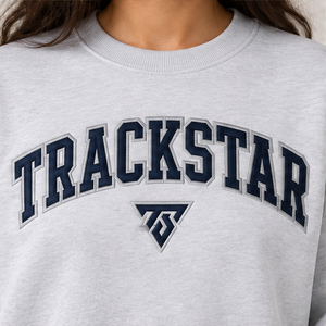 Sweat-shirt à col rond pour femme, gris chiné clair, avec lettres varsity en relief, manches longues, Trackstar, OEM, marque privée - Product Image 5