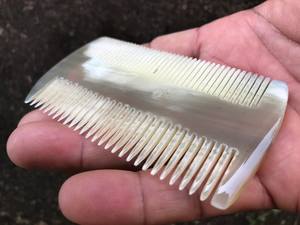 Peine de Cuerno Natural Ecológico, Pulido a Mano, con Dientes Anchos para Desenredar Cabello Largo, Grueso y Rizado - Product Image 4