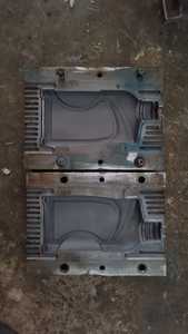 High Quality SRISHTI Iron Blowing Moulds for 1L 2L 3L Plastic Canes Efficient Chemical Oil and <b>Water</b> Production - Product Image 5