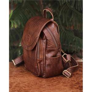 Mochila de cuero superventas, elegante mochila de piel de vaca auténtica con correas ajustables, diseño interior atemporal hecho a mano - Product Image 2