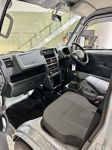 Camionnette japonaise Suzuki-Carry Kei 4x4 DA16T 2018, mini-camion benne basculante, moteur 3 cylindres R06A de 658 cm³, 50 ch et boîte manuelle à 5 vitesses - Product Image 3