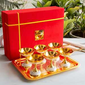 Juego de 6 Tazones para Helado Plateados y Pulidos en Oro, con Cucharas y Bandeja, para Ocasiones Festivas como Diwali - Product Image 1