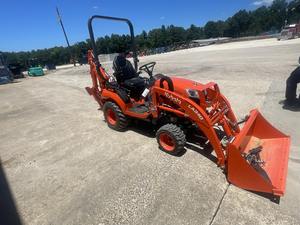Mini tracteur d'occasion Kubota BX23S avec chargeur frontal et pelleteuse à alimentation directe - Product Image 5