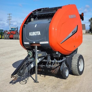 Presse à balles compacte Kubota pour la manutention du foin dans les petites exploitations agricoles - Product Image 1