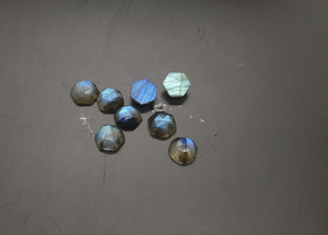 Piedra preciosa suelta de cabujón con parte posterior plana en forma de hexágono de labradorita Natural de alta calidad para la fabricación de joyas - Product Image 5