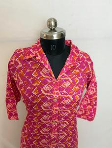 Kurti de algodón con botones y estampado geométrico rosa con cuello y mangas 3/4 - Product Image 3
