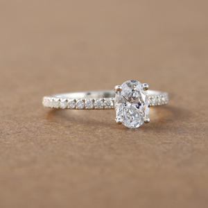 Anillo de compromiso de diamante de corte ovalado cultivado en laboratorio, anillo de regalo de lujo de moda de oro sólido de 10K para mujer, certificado IGI - Product Image 2