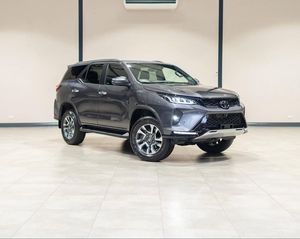 Para Toyota Hilux Fortuner SUV en Venta, Caja de Cambios Manual/Automática, Opciones de Combustible Gasolina/Eléctrico, RAV4 Wish Usado, Volante a la Derecha/Izquierda, Color Oscuro - Product Image 5