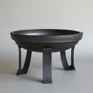 Brasero de jardin décoratif en métal, conçu pour le confort en plein air le soir, offrant un design élégant et une utilisation sécurisée du feu - Product Image 3