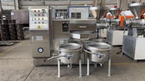 เครื่องบดน้ำมันสแตนเลสอัตโนมัติพร้อมตัวกรองสองชั้นใหม่สำหรับถั่วบดและเมล็ดสีดำสำหรับกดวอลนัทถั่วเหลืองและน้ำมันงา - Product Image 4