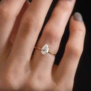 Bague de fiançailles Solitaire Vintage élégante et durable en argent 925 ronde coupe brillante Moissanite Alternative au diamant - Product Image 3